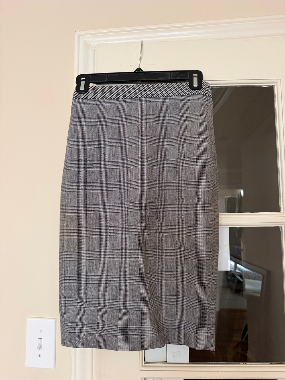 bebe Gray Glen Plaid Pencil Skirt with Contrast Waistband